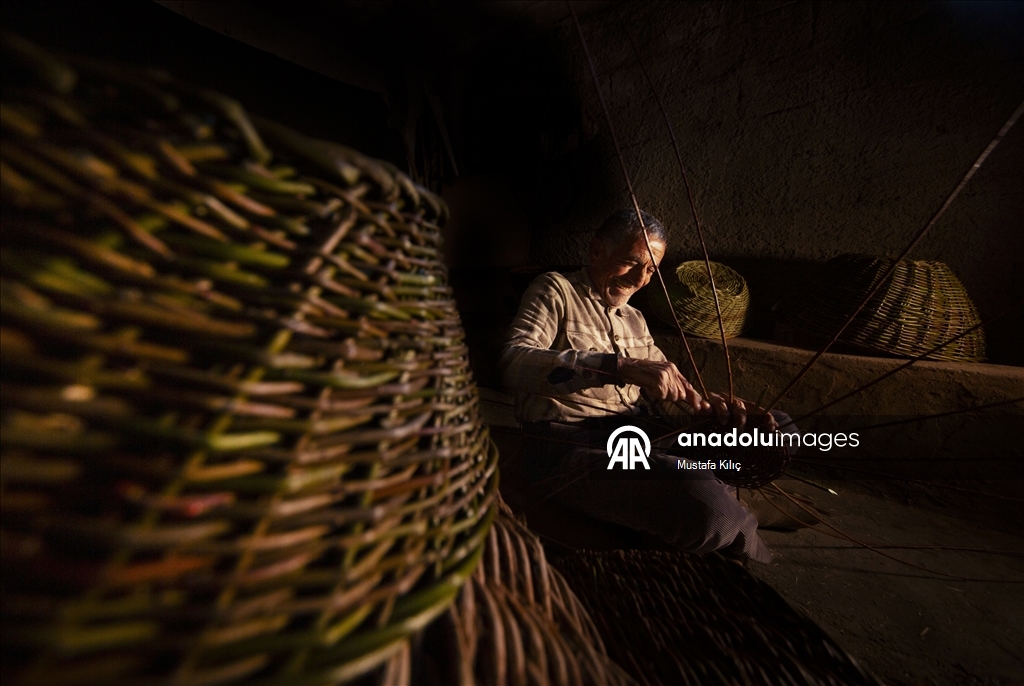 Basket weaver Halil Asar keeps family craft alive in Mardin