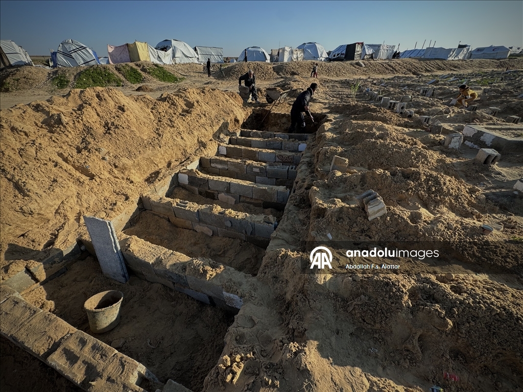 أبو حطب.. مسن يواري 18 ألف فلسطيني قتلتهم إسرائيل بغزة