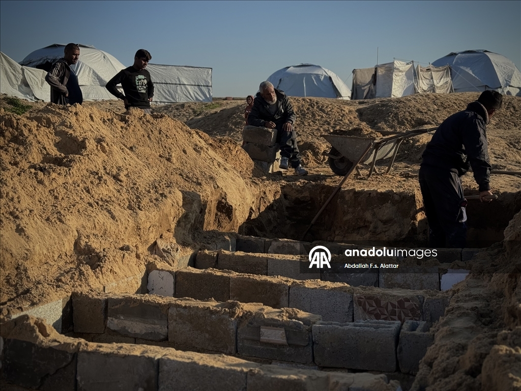 أبو حطب.. مسن يواري 18 ألف فلسطيني قتلتهم إسرائيل بغزة