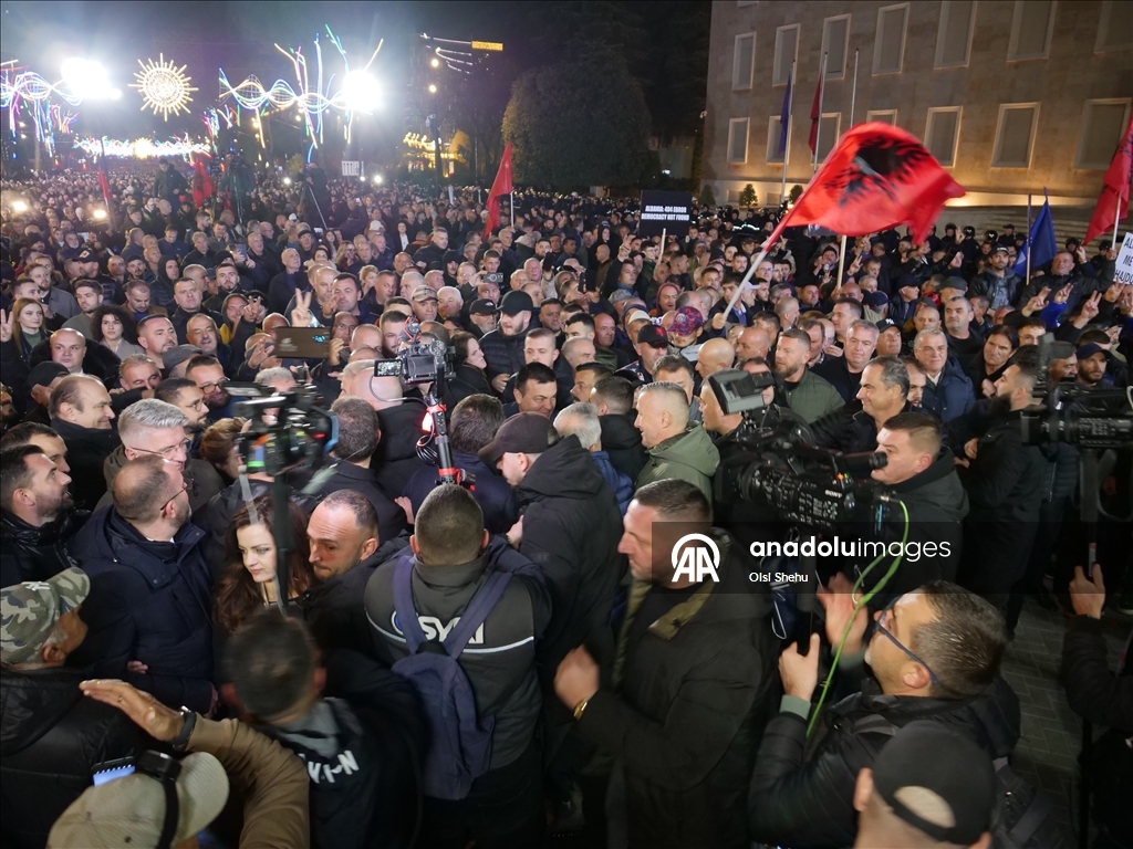 Антиправительственные протесты в Албании