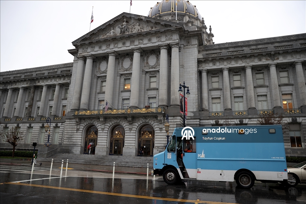 Мощные ливни, вызванные атмосферной рекой, негативно сказываются на повседневной жизни в Калифорнии