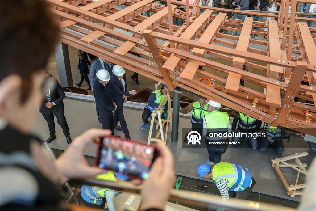 Mısır Firavunu Keops’un 4 bin 600 yıllık geminin parçaları, Büyük Mısır Müzesi'ne taşındı