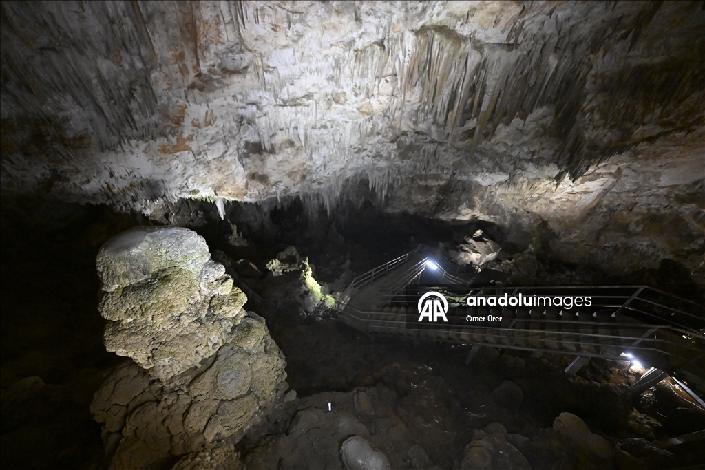 "يغليجا" التركية.. مغارات وشلالات تجذب عشاق الطبيعة بكل الفصول