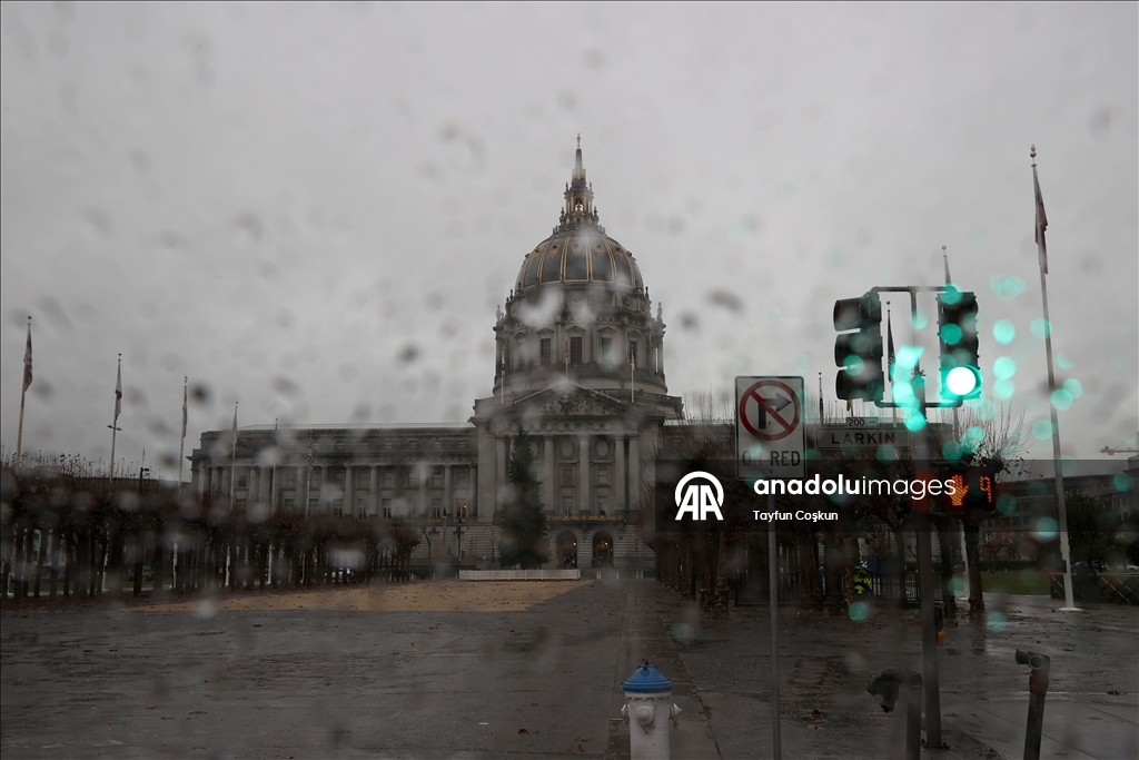 Мощные ливни, вызванные атмосферной рекой, негативно сказываются на повседневной жизни в Калифорнии