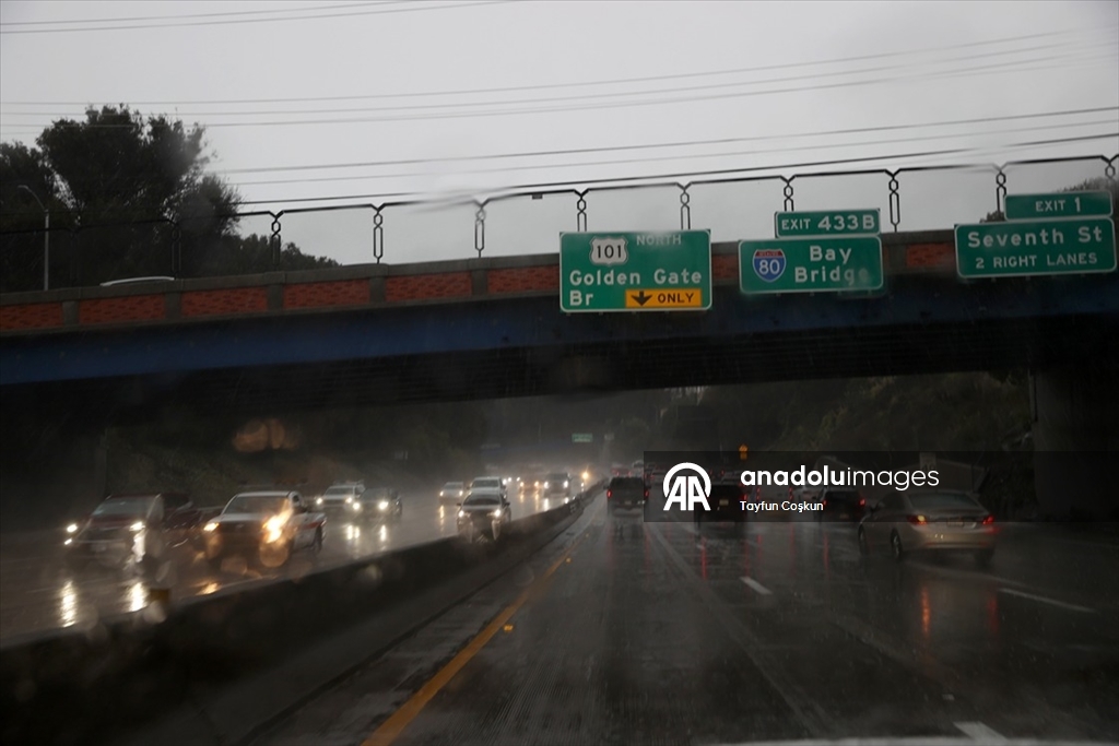 California’da etkili olan Atmosferik Nehir ile birlikte şiddetli yağışlar hayatı olumsuz etkiliyor