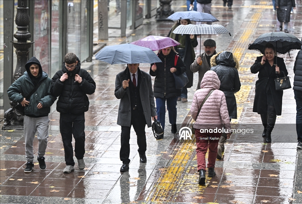 Ankara'da soğuk ve yağmurlu hava