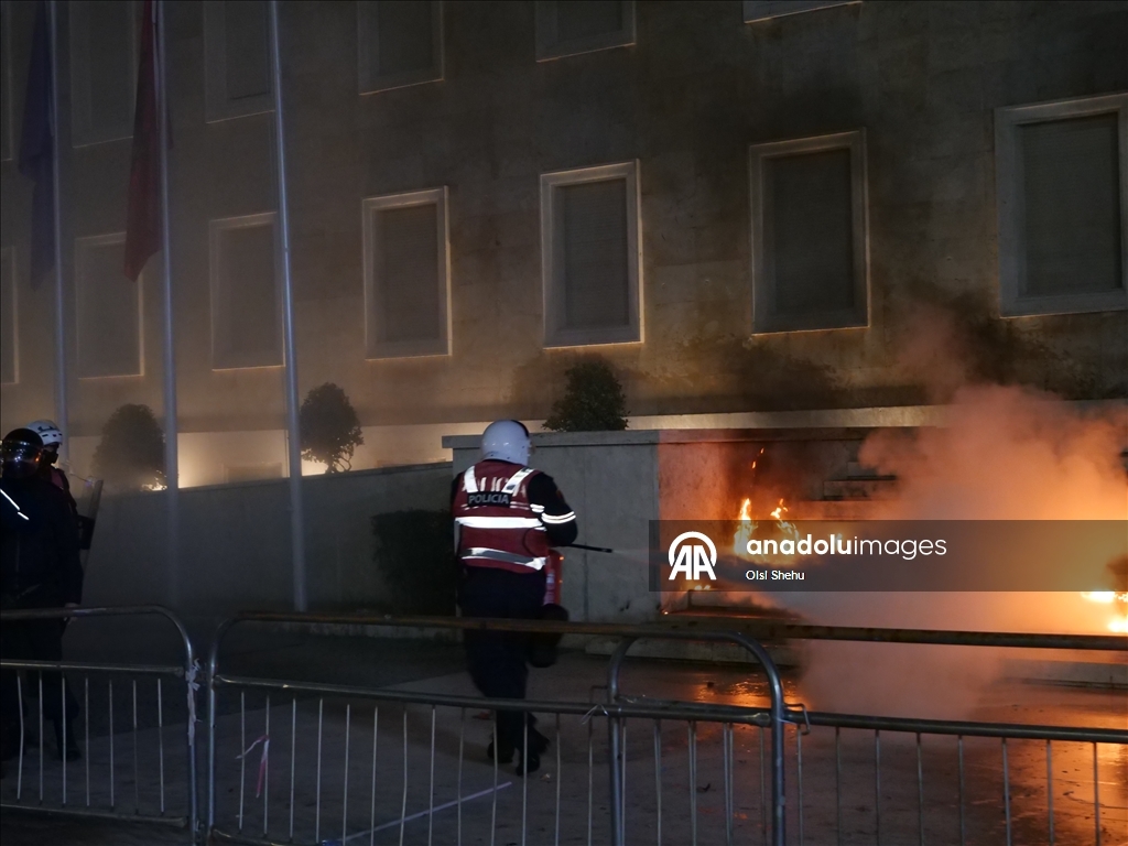 Антиправительственные протесты в Албании