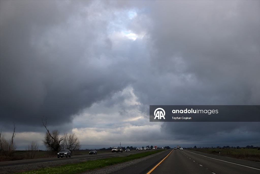 California’da etkili olan Atmosferik Nehir ile birlikte şiddetli yağışlar hayatı olumsuz etkiliyor