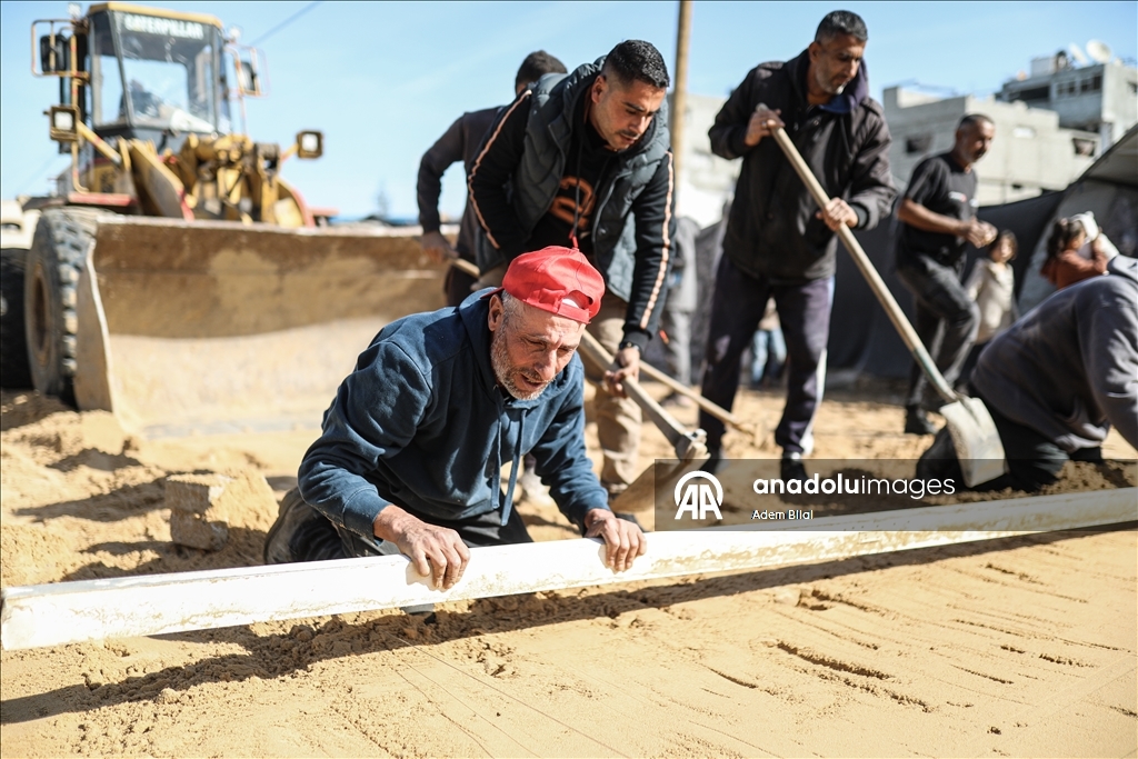 Муниципалитет Нусейрата ремонтирует поврежденные участки на главной улице