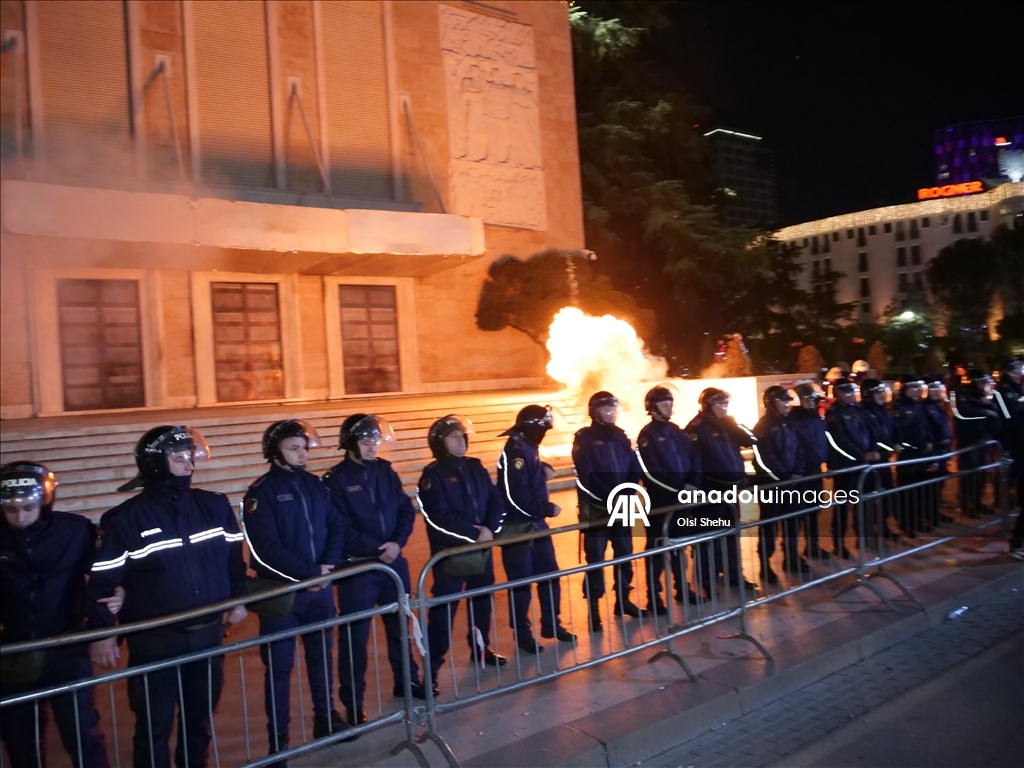 Антиправительственные протесты в Албании