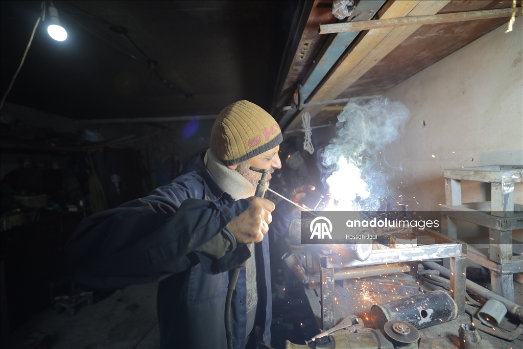 Filistinli Basım, enkazdan topladığı atıklarla yakıt krizine geçici çözüm sunuyor