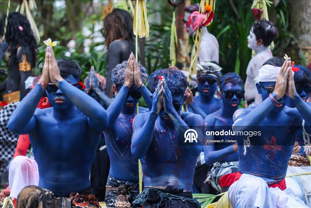 Bali'de geleneksel Ngerebeg ritüeli