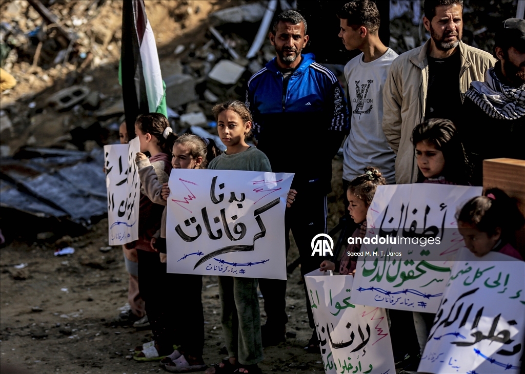 Filistinliler çökme riski altındaki evler için protesto düzenledi