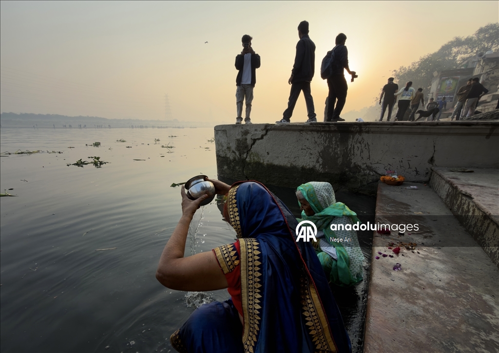 Delhi’de Yamuna Ghat’ta Gün Doğumu Ritüelleri