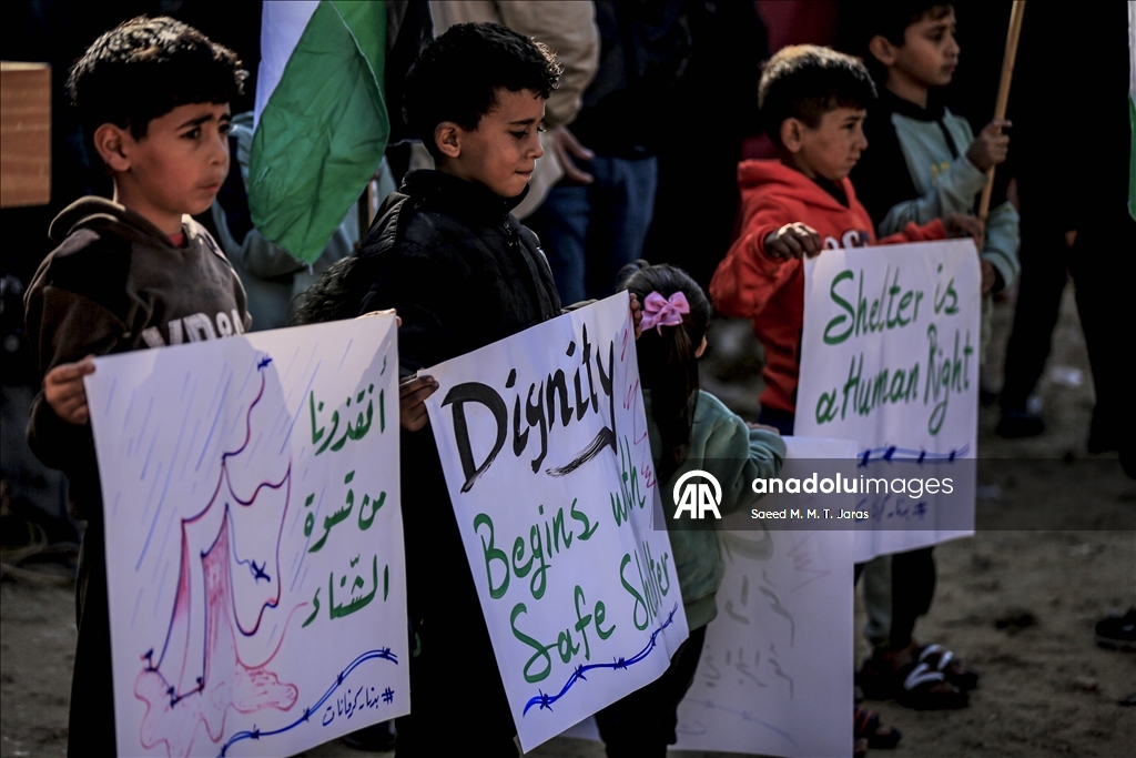 Filistinliler çökme riski altındaki evler için protesto düzenledi