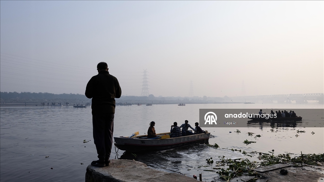 Delhi’de Yamuna Ghat’ta Gün Doğumu Ritüelleri