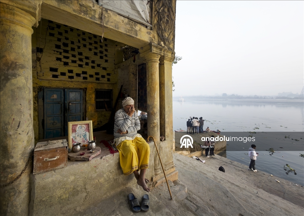Delhi’de Yamuna Ghat’ta Gün Doğumu Ritüelleri