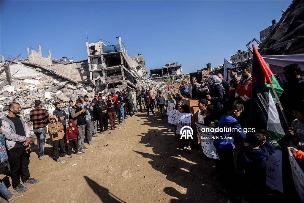 Filistinliler çökme riski altındaki evler için protesto düzenledi