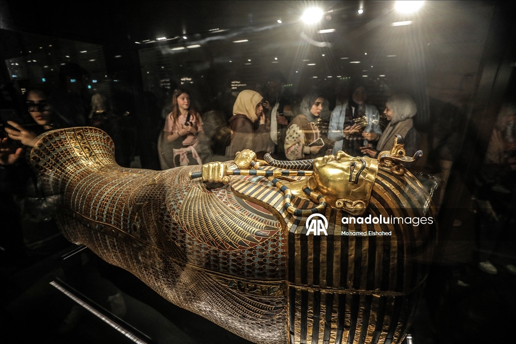 Antik çağa ışık tutan Büyük Mısır Müzesi ziyaretçi akınına uğruyor