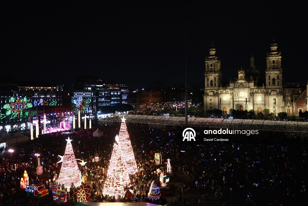 Фестиваль «Зимние огни» прошёл на площади Сокало в Мехико