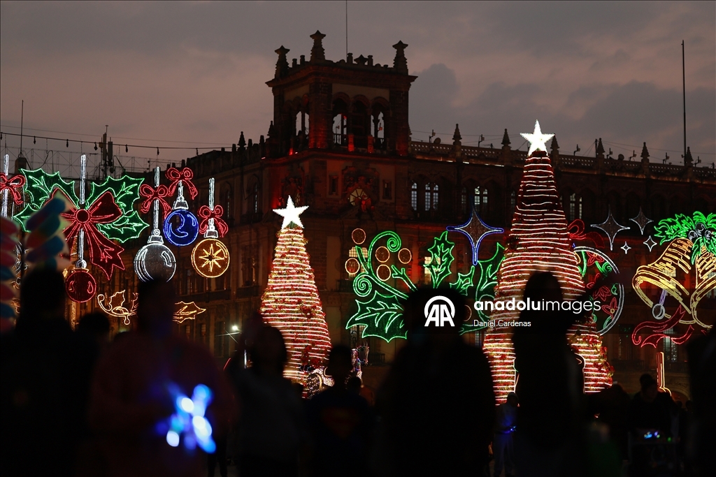 Фестиваль «Зимние огни» прошёл на площади Сокало в Мехико