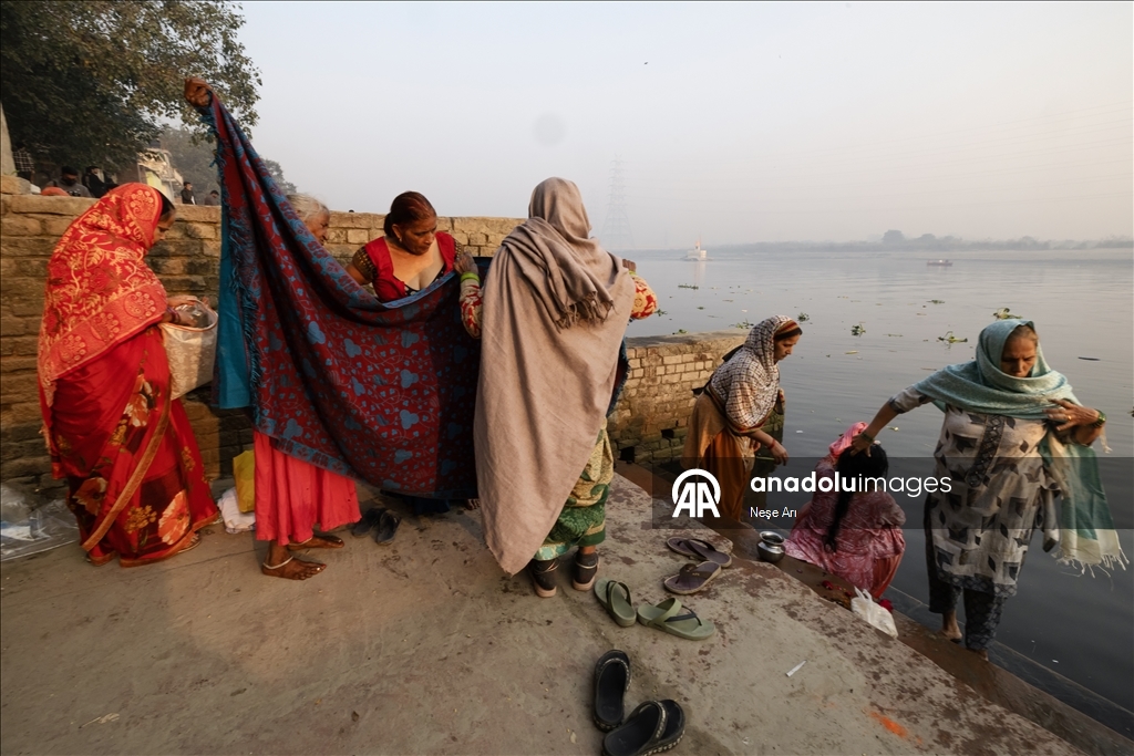 Delhi’de Yamuna Ghat’ta Gün Doğumu Ritüelleri