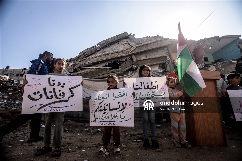 Filistinliler çökme riski altındaki evler için protesto düzenledi