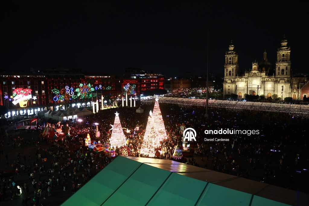 Фестиваль «Зимние огни» прошёл на площади Сокало в Мехико