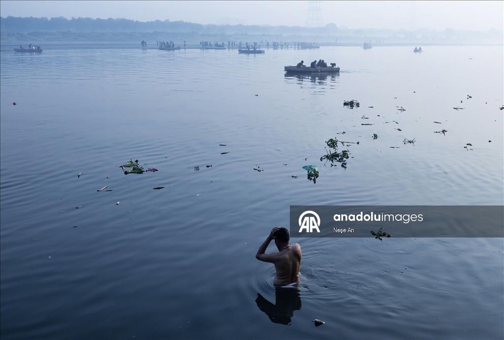 Delhi’de Yamuna Ghat’ta Gün Doğumu Ritüelleri