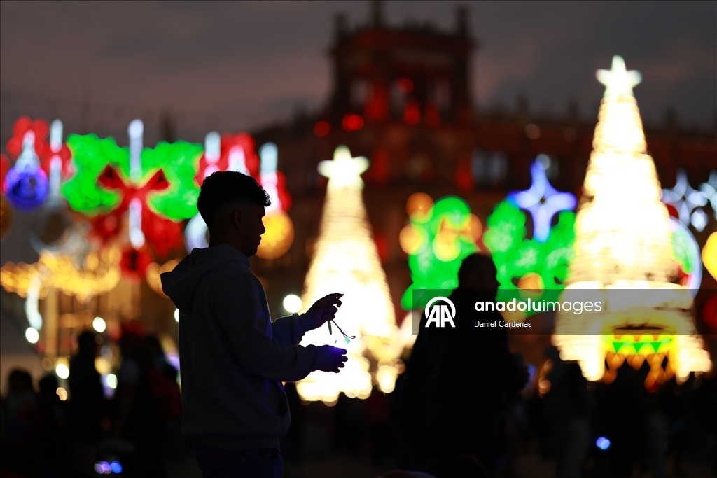 Фестиваль «Зимние огни» прошёл на площади Сокало в Мехико