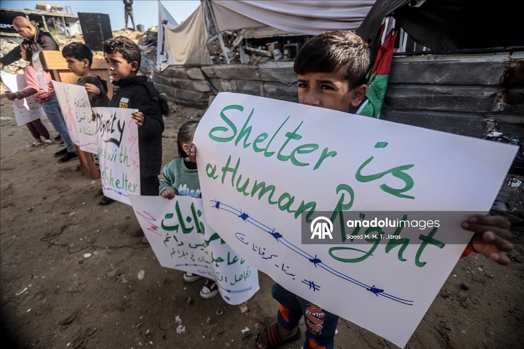 Filistinliler çökme riski altındaki evler için protesto düzenledi