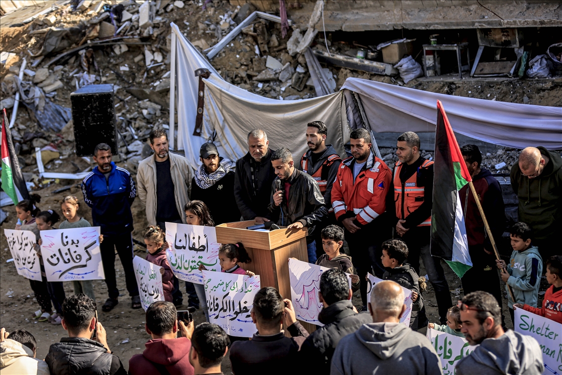 Filistinliler çökme riski altındaki evler için protesto düzenledi