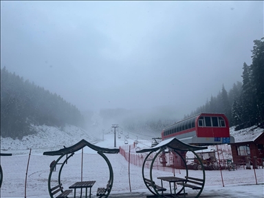 Снегопады продолжаются на горнолыжном курорте Йылдызтепе