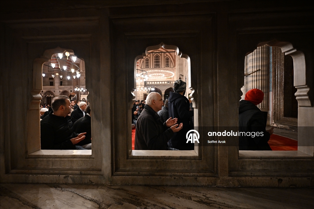 İstanbul'da Regaip Kandili dualarla idrak edildi