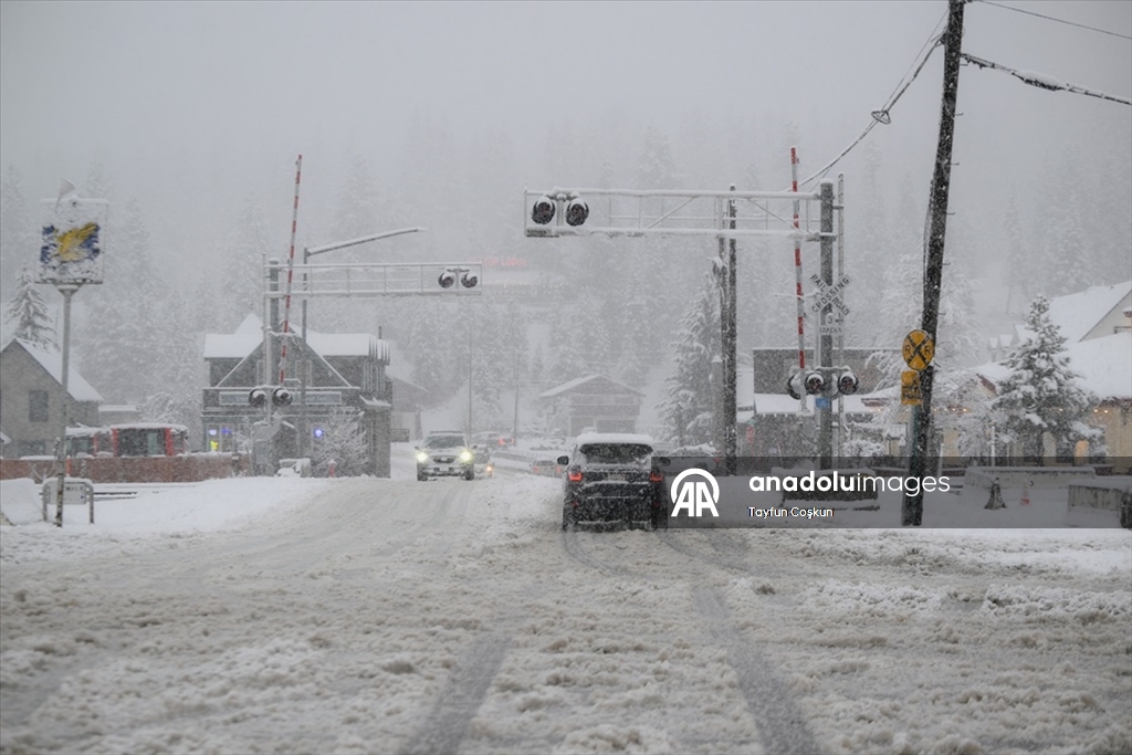 California'da kar yağışı etkili oldu
