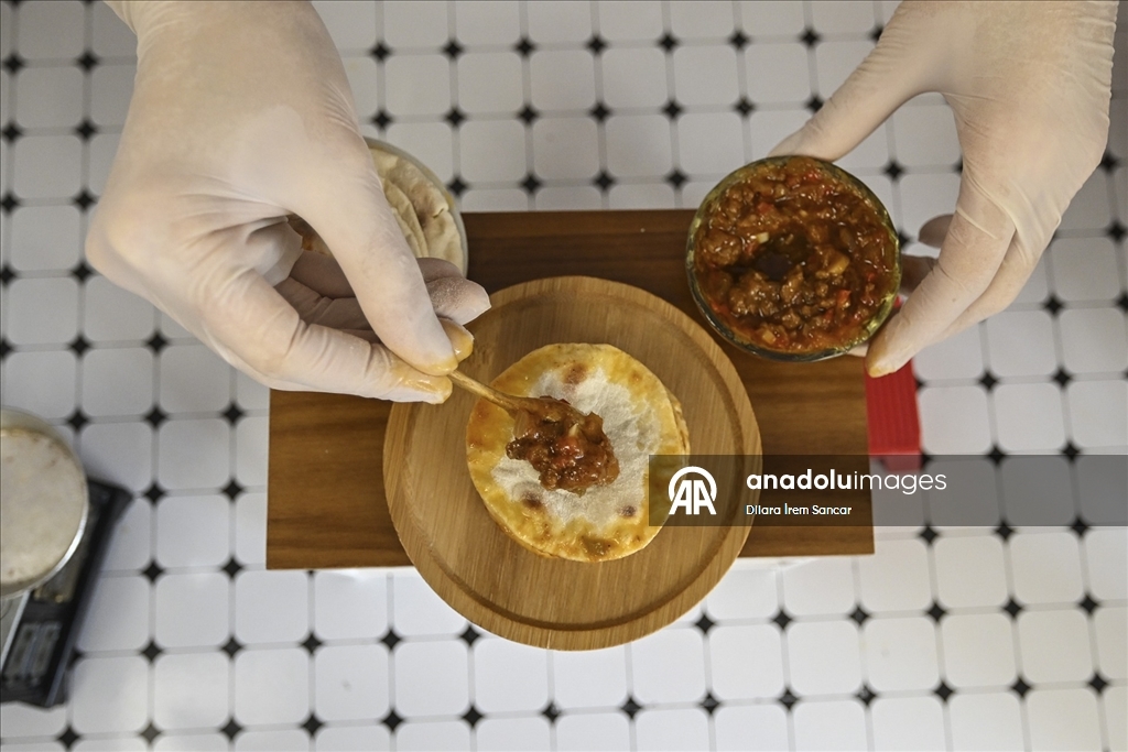 Minyatür mutfakta Türk ve dünya tatları "tek lokmalık" sunuma dönüşüyor