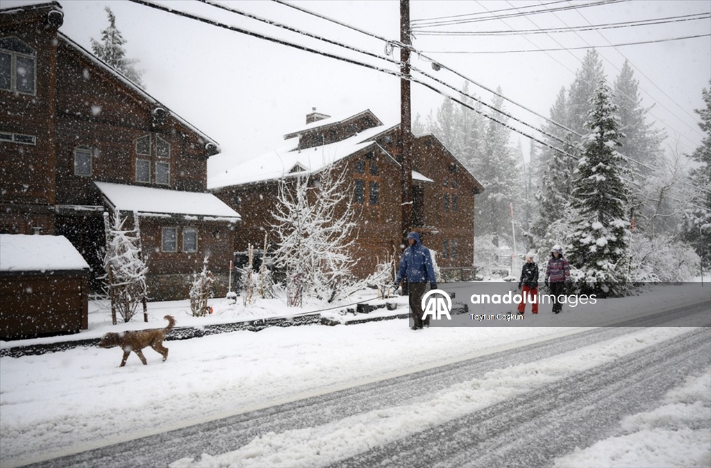 California'da kar yağışı etkili oldu