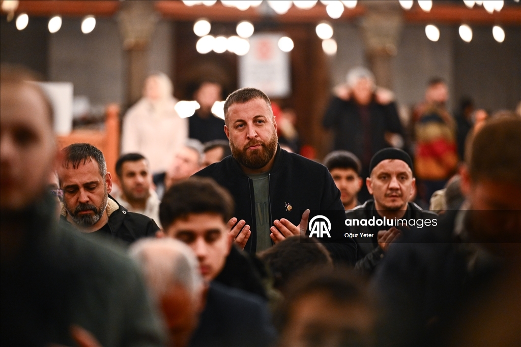 İstanbul'da Regaip Kandili dualarla idrak edildi