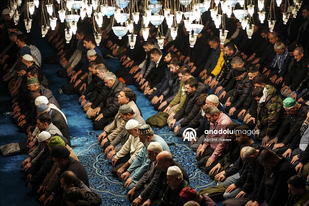 İstanbul'da Regaip Kandili dualarla idrak edildi