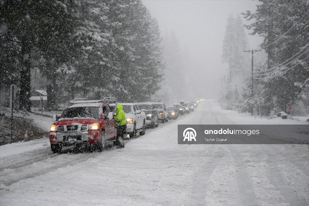 California'da kar yağışı etkili oldu