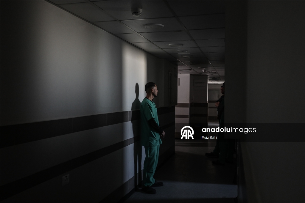 Gazze'deki El-Avde Hastanesinde, jeneratör ve yakıt sıkıntısı hastaların hayatını tehdit ediyor
