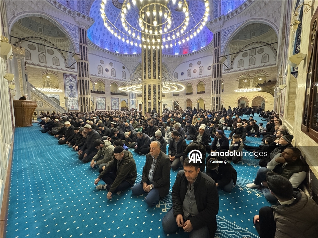 Kahramanmaraş'ta Regaip Kandili dualarla idrak edildi