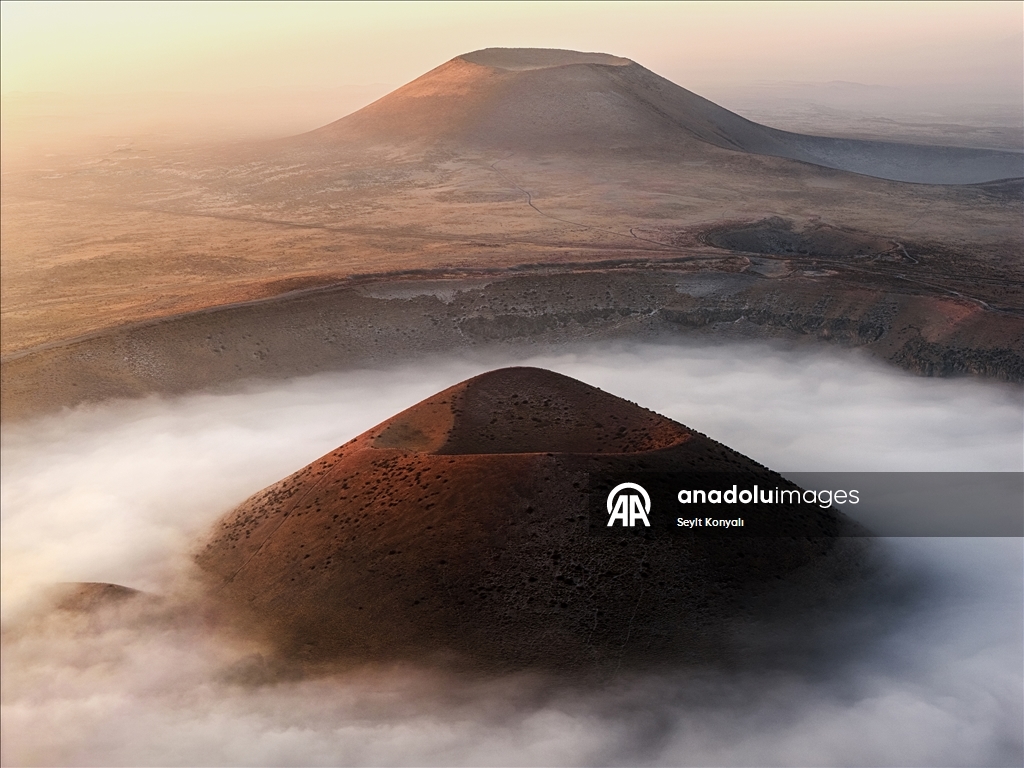 Meke Gölü sabah sisiyle kartpostallık görüntüler sundu