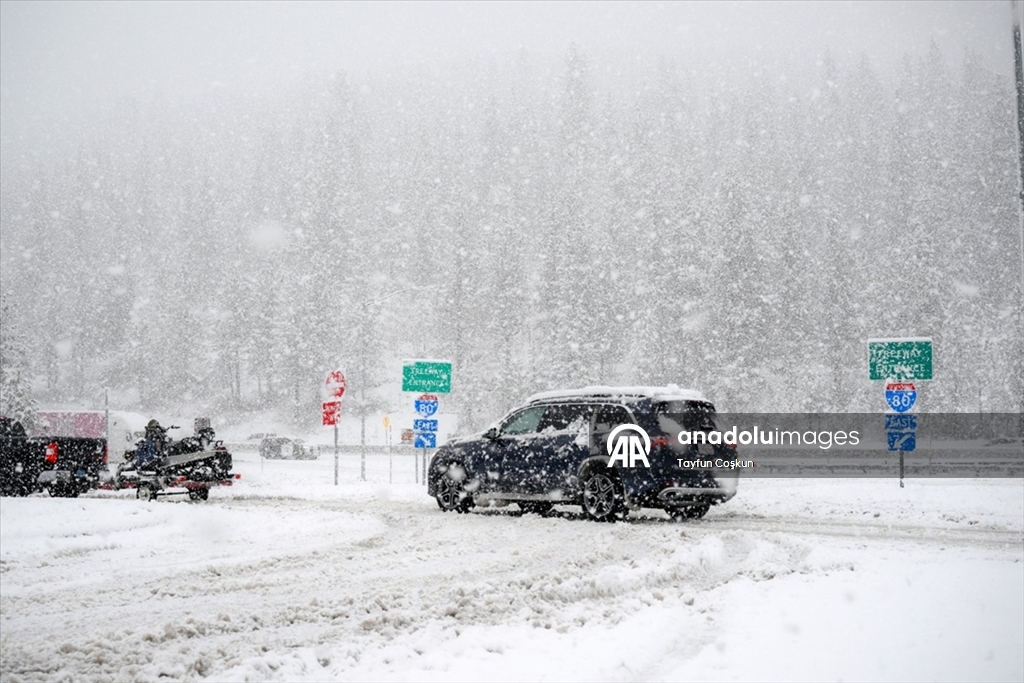 California'da kar yağışı etkili oldu