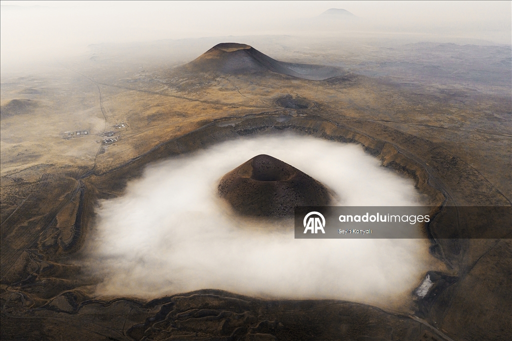 Meke Gölü sabah sisiyle kartpostallık görüntüler sundu