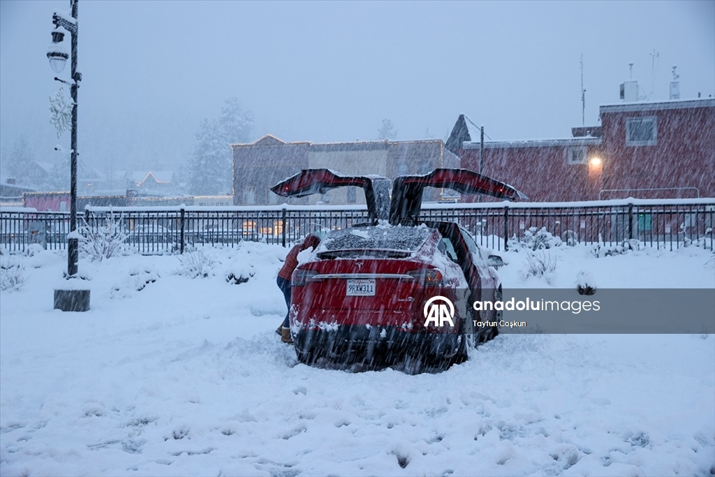 California'da kar yağışı etkili oldu