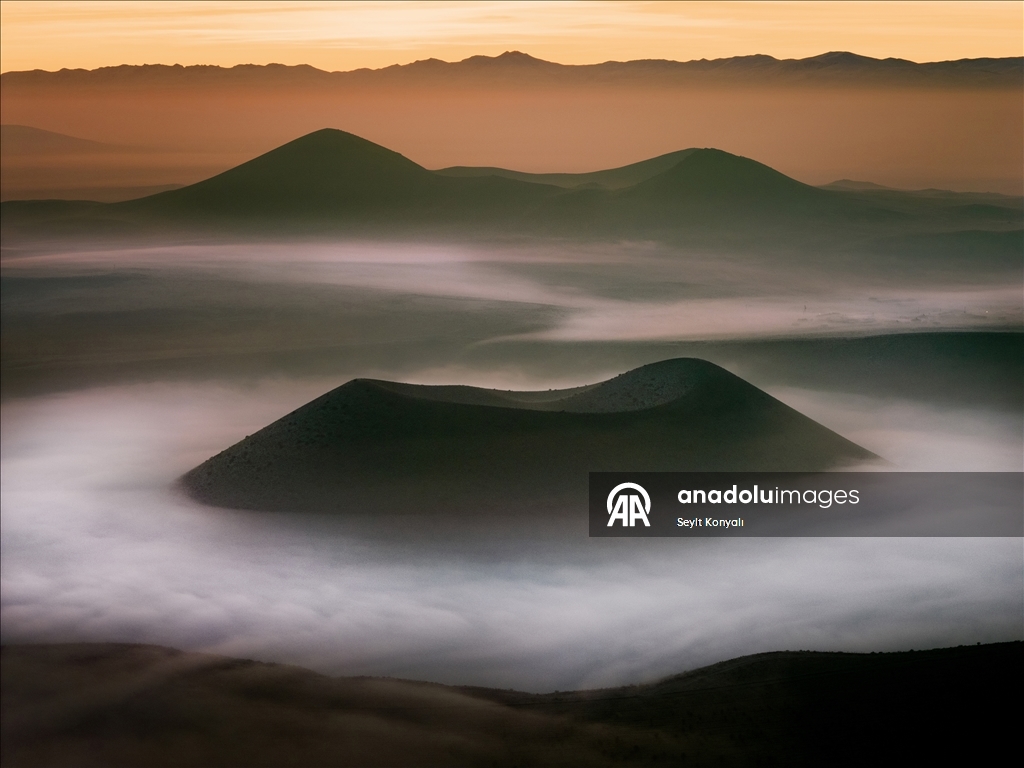 Meke Gölü sabah sisiyle kartpostallık görüntüler sundu