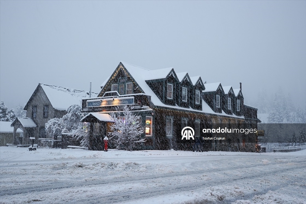 California'da kar yağışı etkili oldu