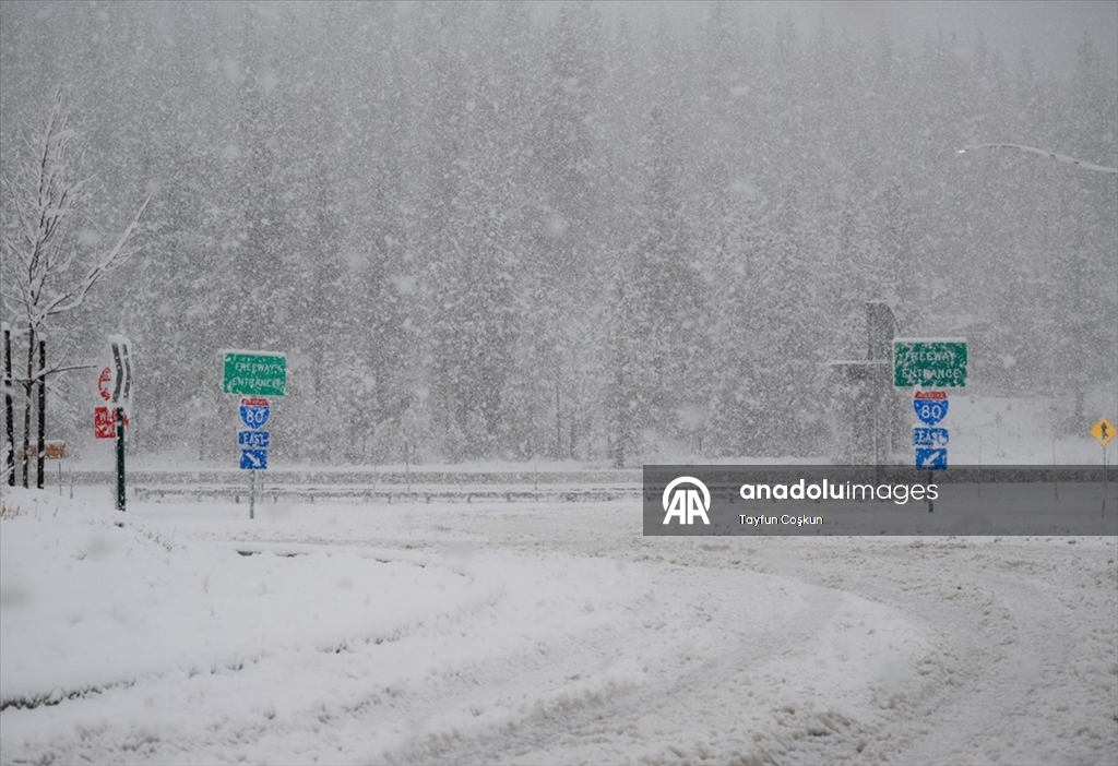 California'da kar yağışı etkili oldu