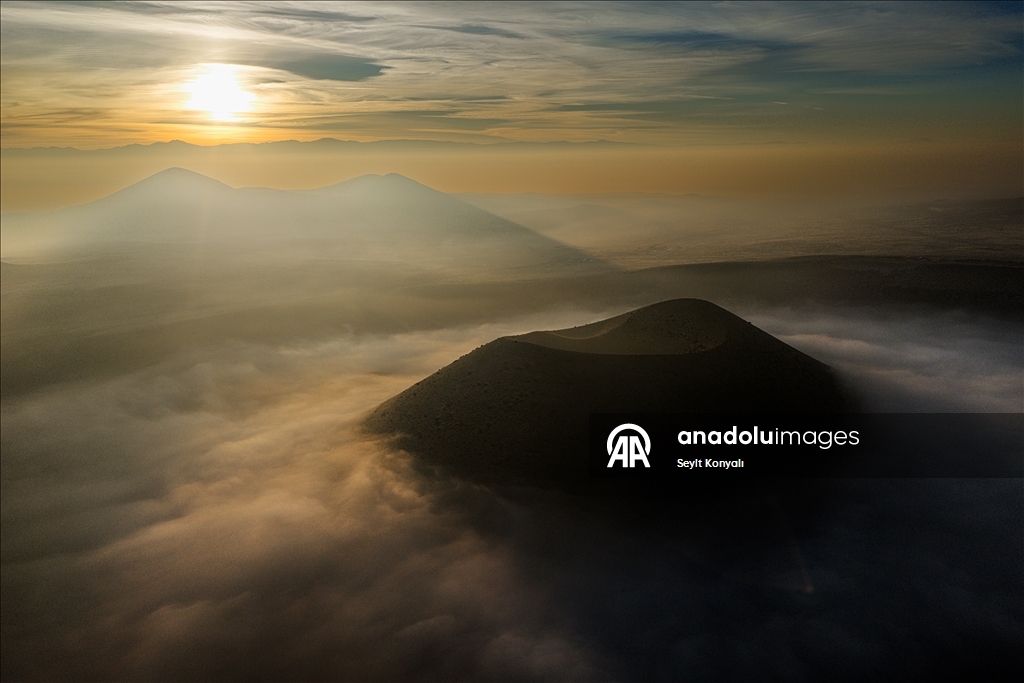 Meke Gölü sabah sisiyle kartpostallık görüntüler sundu